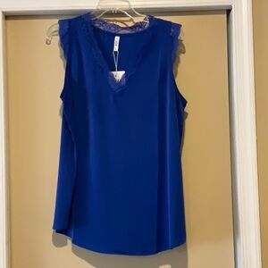 NWT Viishow lace trim large V neck cami tanktop